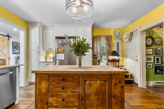 $699,000 | 310 Oak Lane, Newburgh, NY 12550