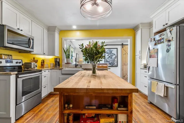 $699,000 | 310 Oak Lane, Newburgh, NY 12550