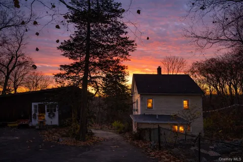 $699,000 | 310 Oak Lane, Newburgh, NY 12550