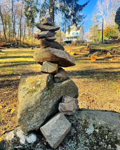 $699,000 | 310 Oak Lane, Newburgh, NY 12550