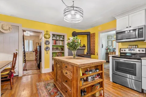 $699,000 | 310 Oak Lane, Newburgh, NY 12550