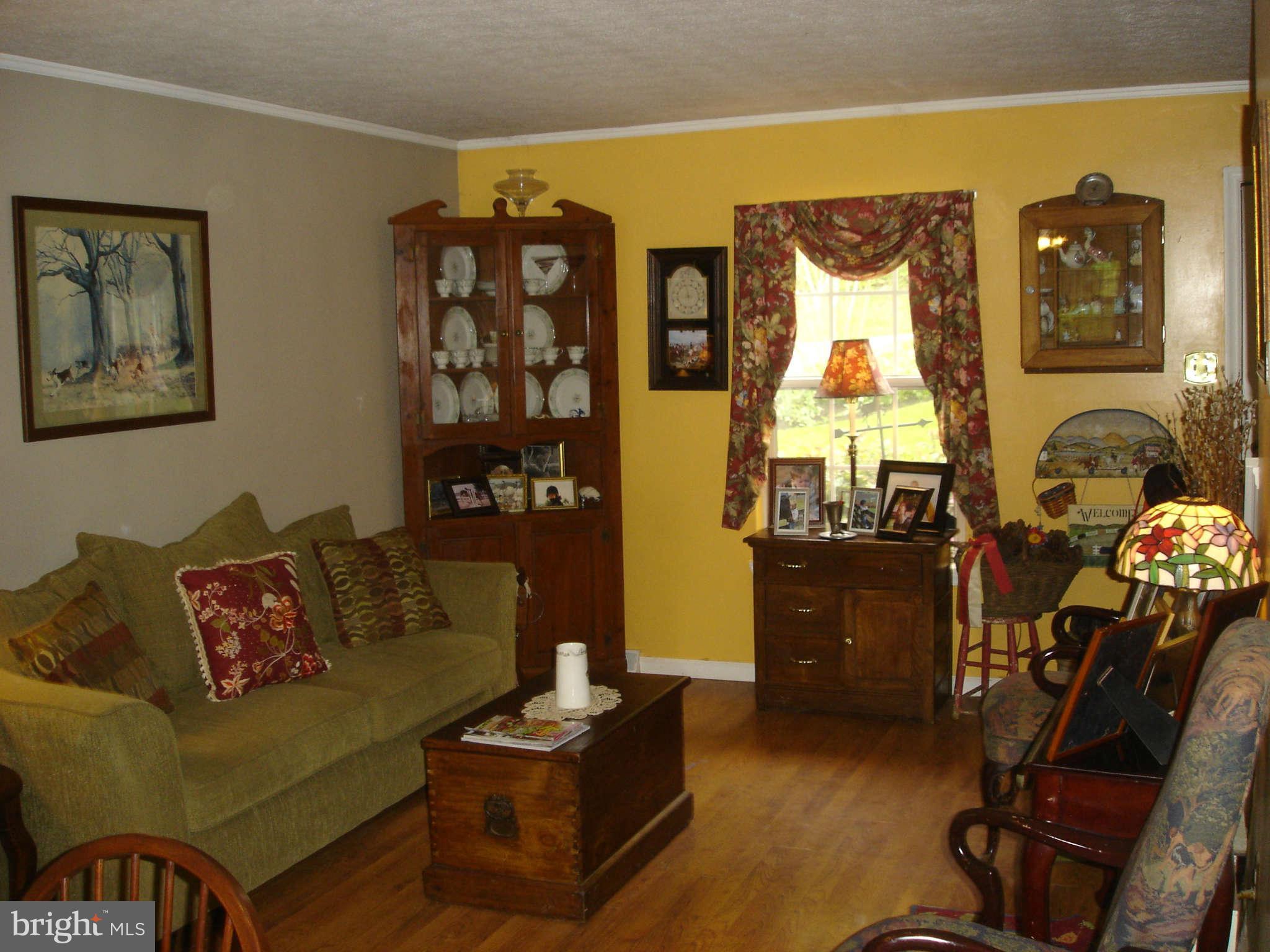 1746 Fairmount Road Hampstead, MD 21074 - Photo 4 of 17 Living Room