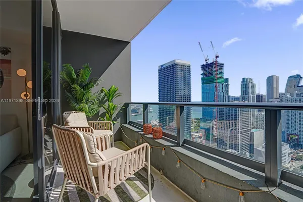 $585,000 | 159 Northeast 6th Street, Unit 3214, Miami, FL 33132