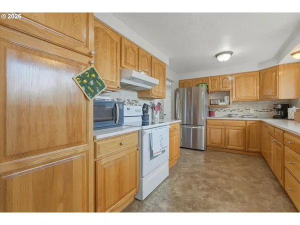 $559,900 | 3895 Southeast Pelton Avenue, Troutdale, OR 97060