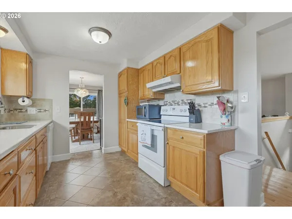 $559,900 | 3895 Southeast Pelton Avenue, Troutdale, OR 97060