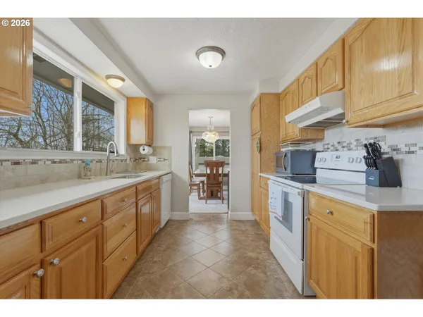 $559,900 | 3895 Southeast Pelton Avenue, Troutdale, OR 97060