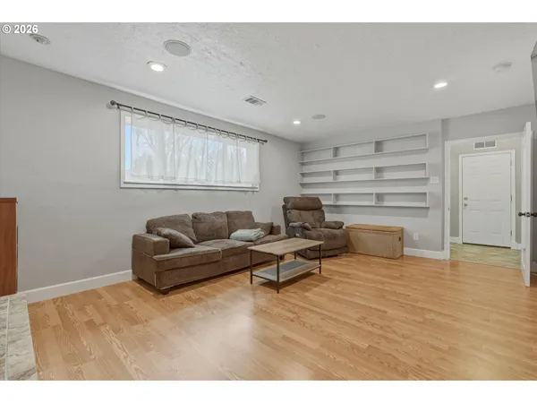 $559,900 | 3895 Southeast Pelton Avenue, Troutdale, OR 97060