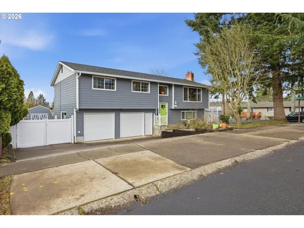 $559,900 | 3895 Southeast Pelton Avenue, Troutdale, OR 97060