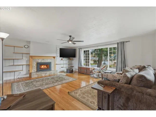 $559,900 | 3895 Southeast Pelton Avenue, Troutdale, OR 97060
