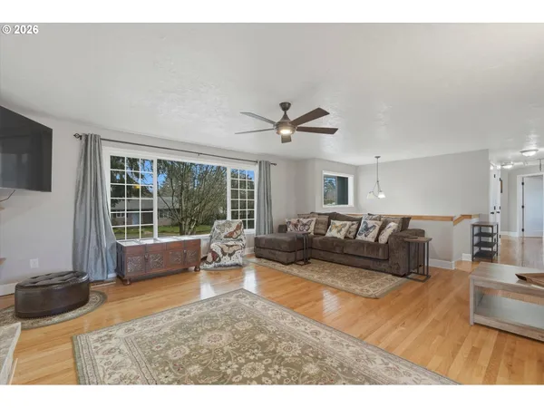 $559,900 | 3895 Southeast Pelton Avenue, Troutdale, OR 97060