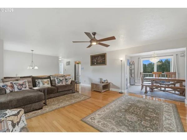 $559,900 | 3895 Southeast Pelton Avenue, Troutdale, OR 97060