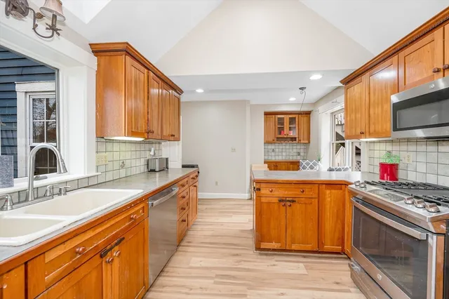 $899,900 | 856 Main Street, Reading, MA 01867