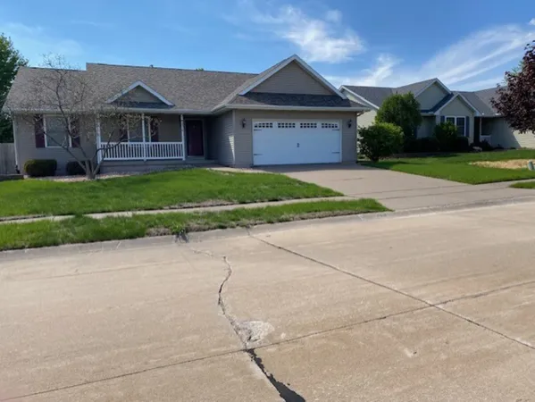 $399,900 | 5816 Heather Avenue, Davenport, IA 52807