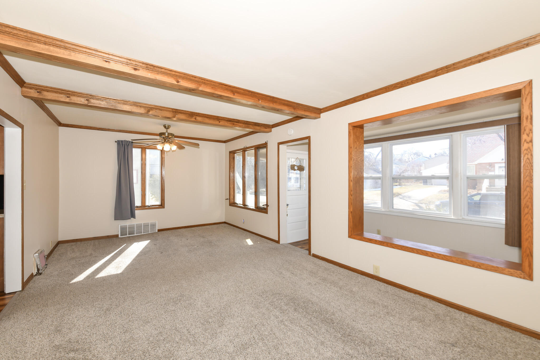 422 South 89th Street Milwaukee, WI 53214 - Photo 6 of 22 Living/Dining