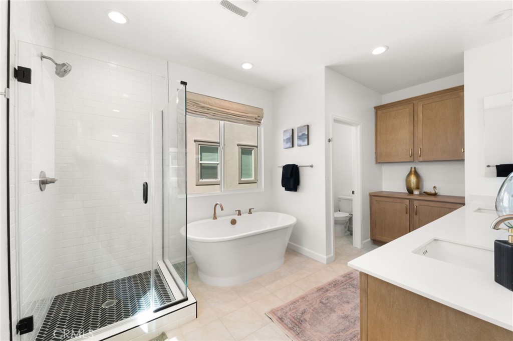 32259 Hillstone Street Temecula, CA 92591 - Photo 24 of 62 a spacious bathroom with a bathtub sink and toilet