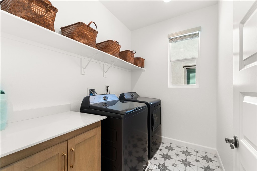 32259 Hillstone Street Temecula, CA 92591 - Photo 29 of 62 a utility room with dryer and washer
