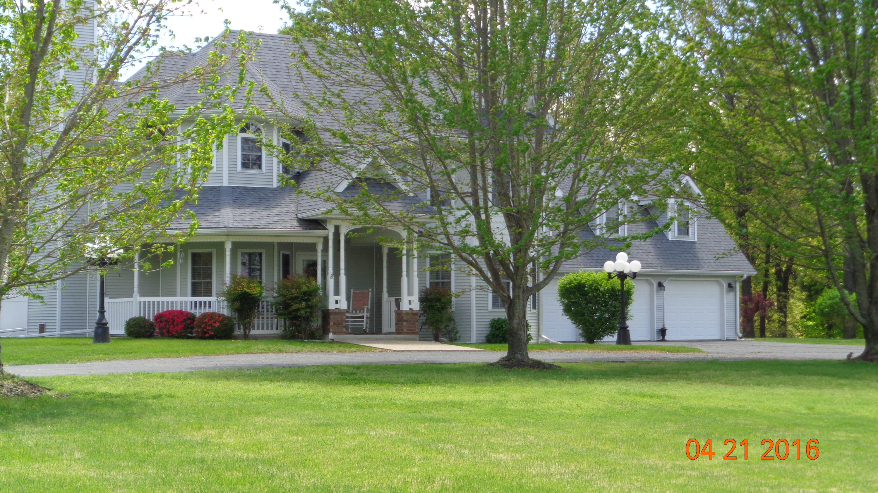 12437 Wildlife Road Neosho, MO 64850 - Photo 1 of 1 Modern Yet Charming