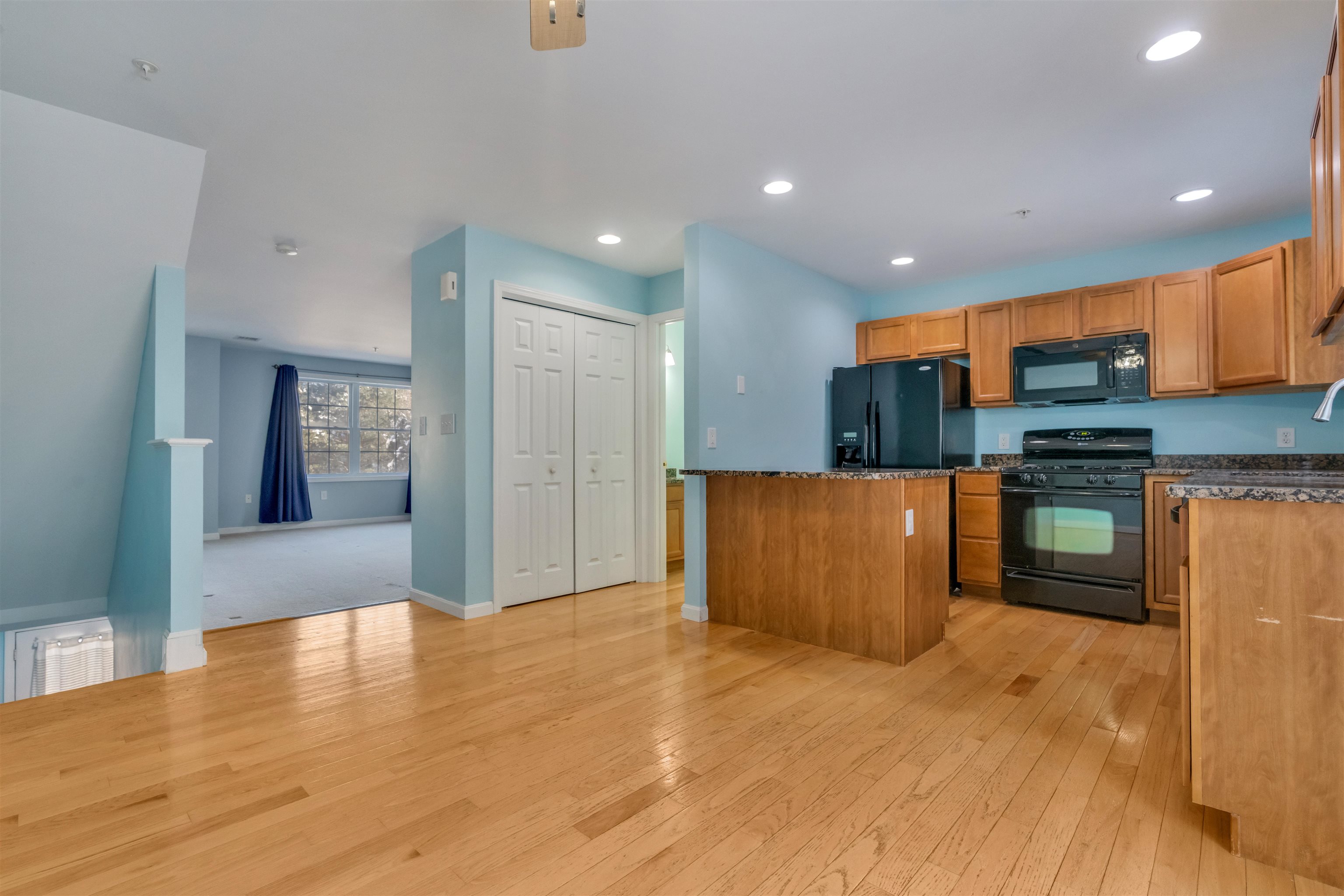 23 Townsend Drive Dover, NH 03820 - Photo 13 of 33