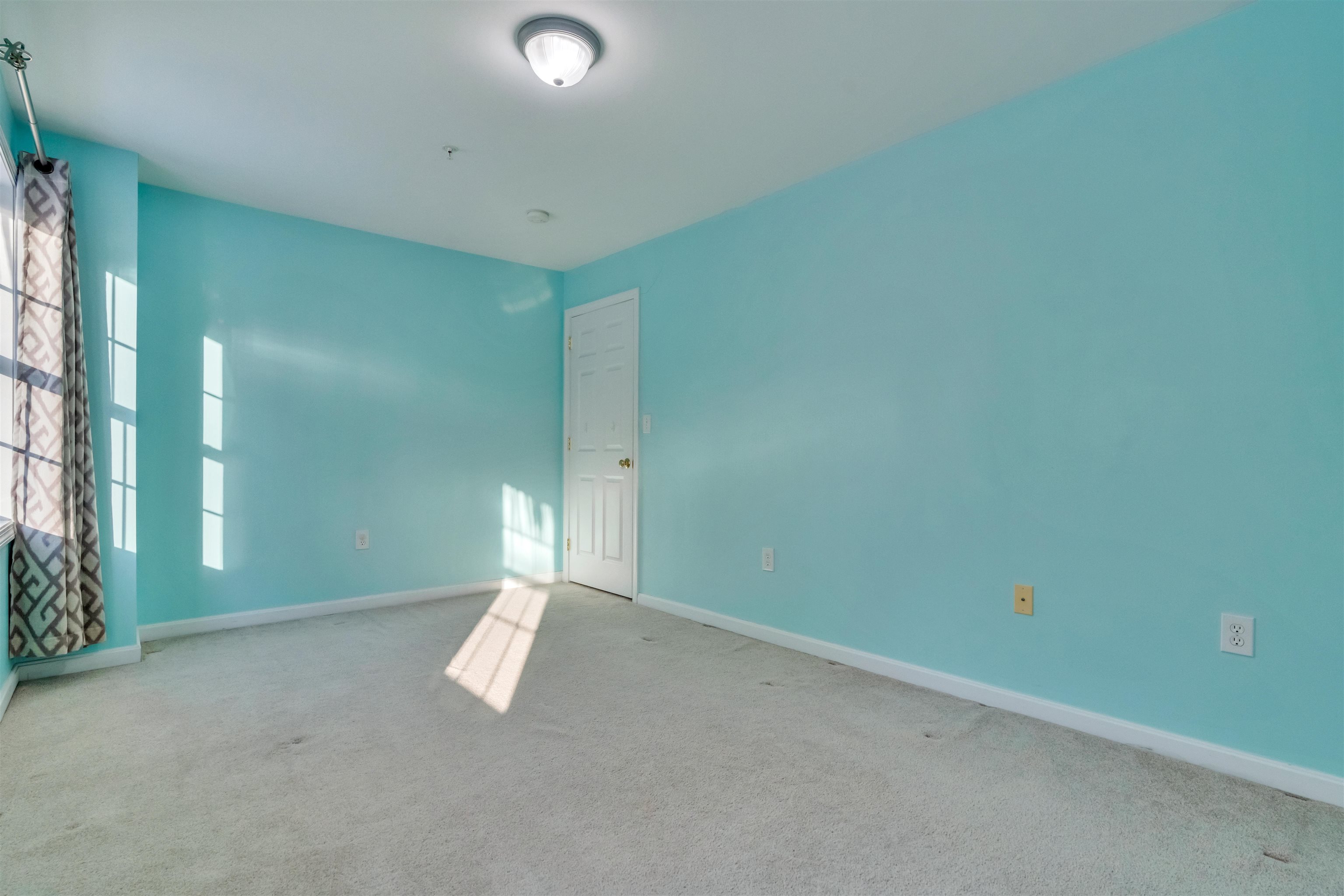 23 Townsend Drive Dover, NH 03820 - Photo 25 of 33