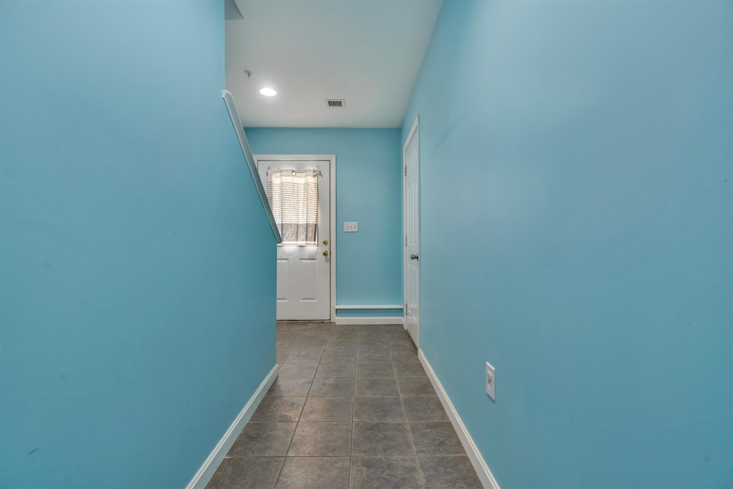 23 Townsend Drive Dover, NH 03820 - Photo 9 of 33