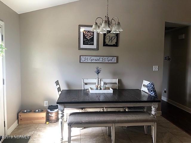 308 Sinclair Lane Hubert, NC 28539 - Photo 5 of 13 308 sinclair dining