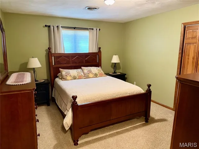 $330,000 | 501 Pine Street, Hillsboro, IL 62049