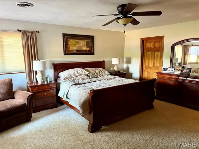 $330,000 | 501 Pine Street, Hillsboro, IL 62049