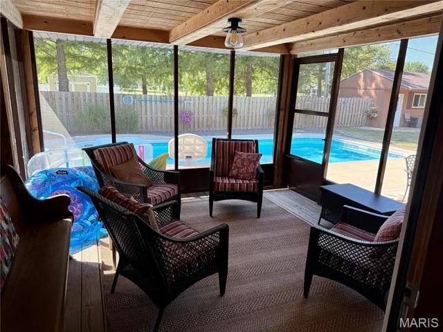 $330,000 | 501 Pine Street, Hillsboro, IL 62049