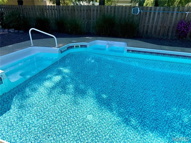 $330,000 | 501 Pine Street, Hillsboro, IL 62049