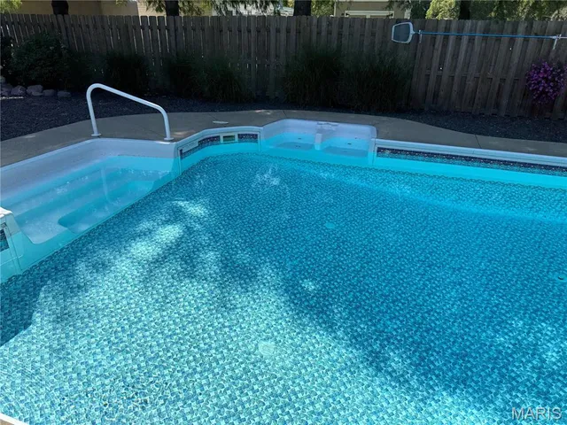 $330,000 | 501 Pine Street, Hillsboro, IL 62049