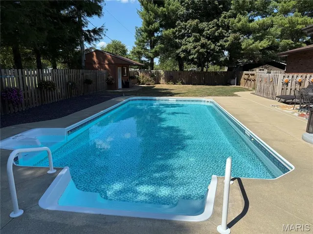 $330,000 | 501 Pine Street, Hillsboro, IL 62049