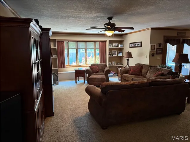 $330,000 | 501 Pine Street, Hillsboro, IL 62049