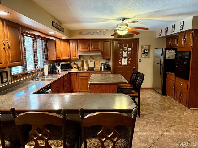 $330,000 | 501 Pine Street, Hillsboro, IL 62049