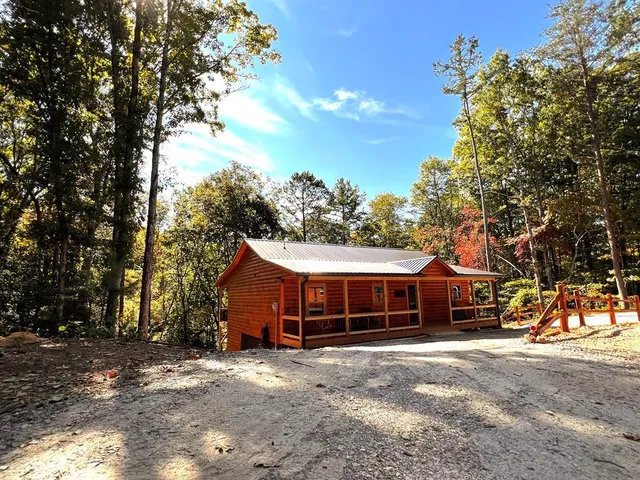 $364,900 | 29 Oak Hl Drive, Murphy, NC 28906