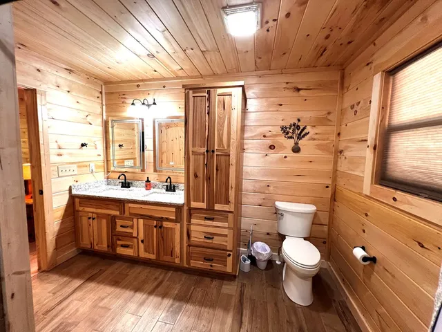 $364,900 | 29 Oak Hl Drive, Murphy, NC 28906