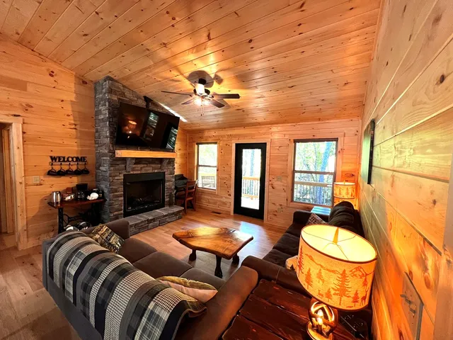 $364,900 | 29 Oak Hl Drive, Murphy, NC 28906