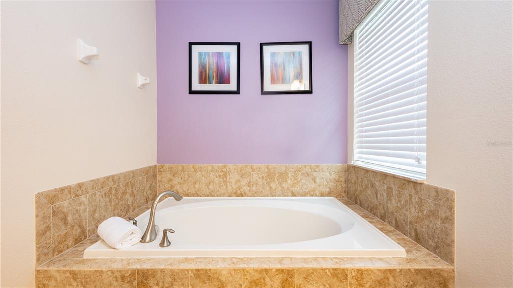 2977 Buccaneer Palm Road Kissimmee, FL 34747 - Photo 36 of 66 a bathroom with a bathtub