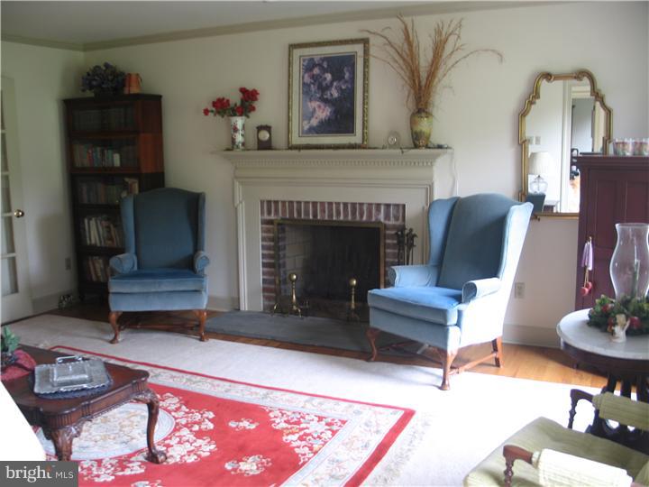 2550 Valley Road Jamison, PA 18929 - Photo 8 of 21 Living Room