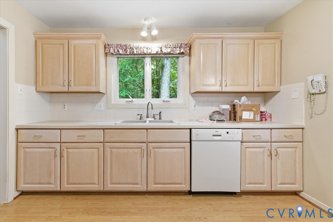 4099 Doe Run Road Hopewell, VA 23860 - Photo 7 of 36 Kitchen