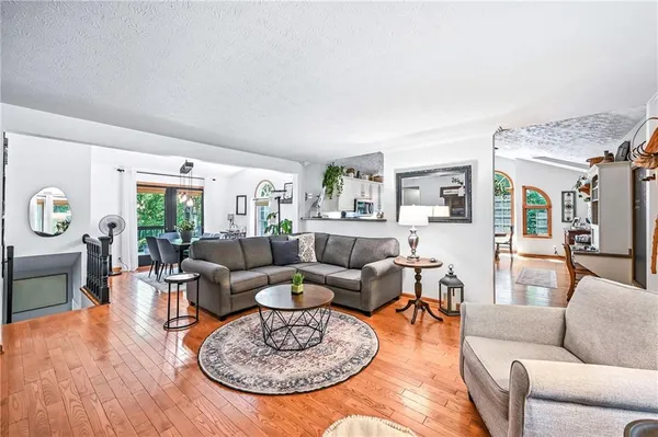 $685,000 | 78 Folk Road, Fredonia, PA 16124