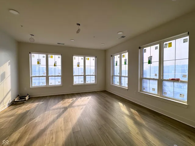 $550,000 | 925 Veterans Way, Unit 101, Carmel, IN 46032