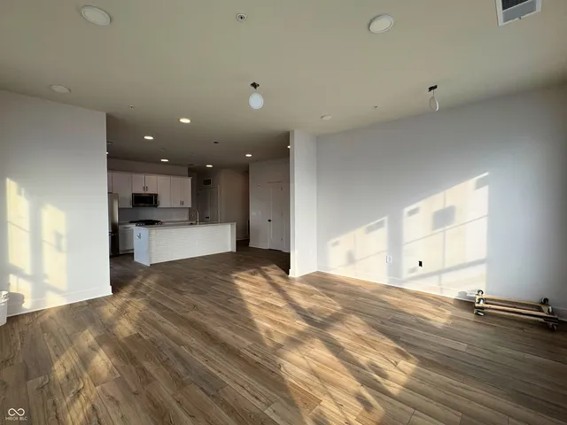 $550,000 | 925 Veterans Way, Unit 101, Carmel, IN 46032