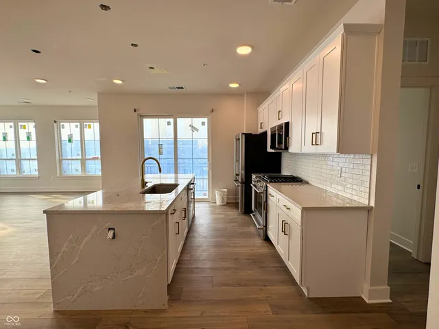 $550,000 | 925 Veterans Way, Unit 101, Carmel, IN 46032