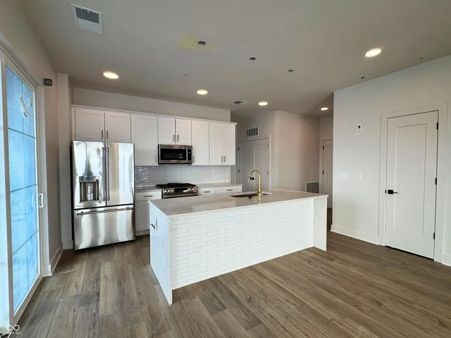 $550,000 | 925 Veterans Way, Unit 101, Carmel, IN 46032