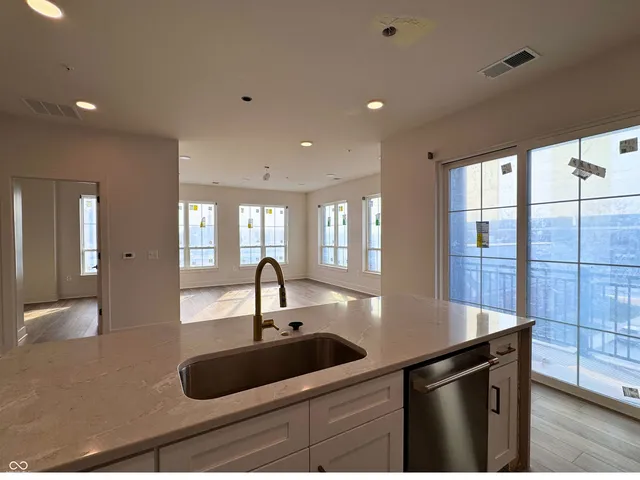 $550,000 | 925 Veterans Way, Unit 101, Carmel, IN 46032