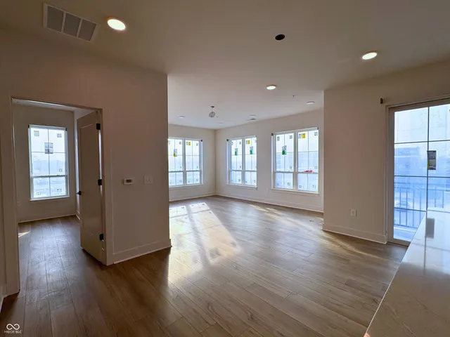 $550,000 | 925 Veterans Way, Unit 101, Carmel, IN 46032