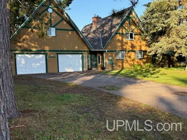 $379,000 | 7753 Evergreen Drive, Munising, MI 49862