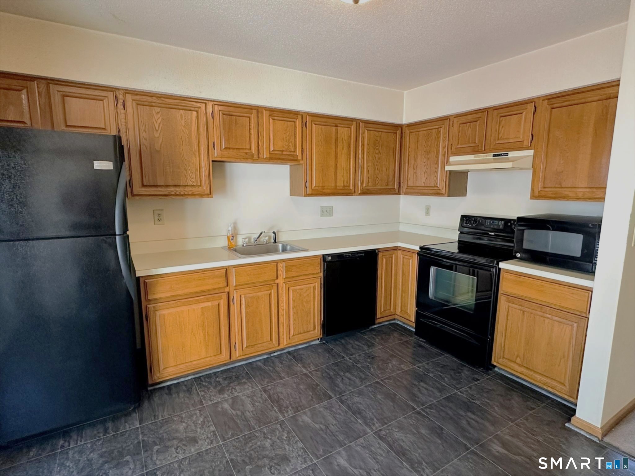 380 Hitchcock Road, Unit 60 Waterbury, CT 06705 - Photo 4 of 40