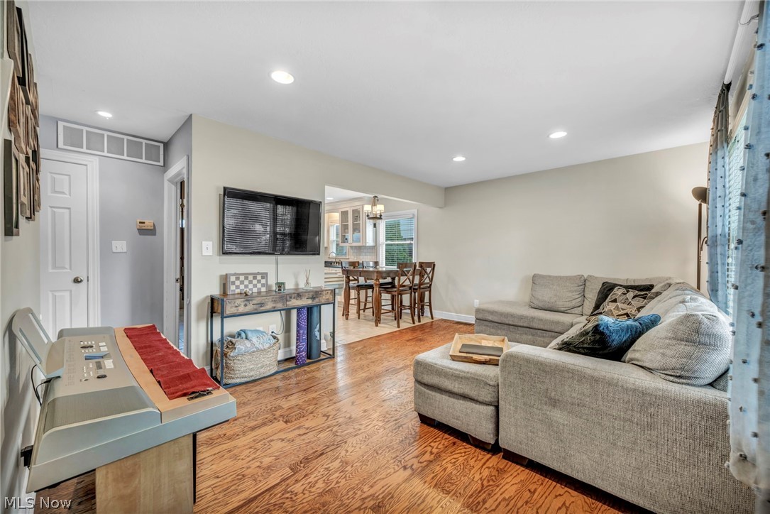 24005 Knickerbocker Road Bay Village, OH 44140 - Photo 7 of 22 Gallery Image 7