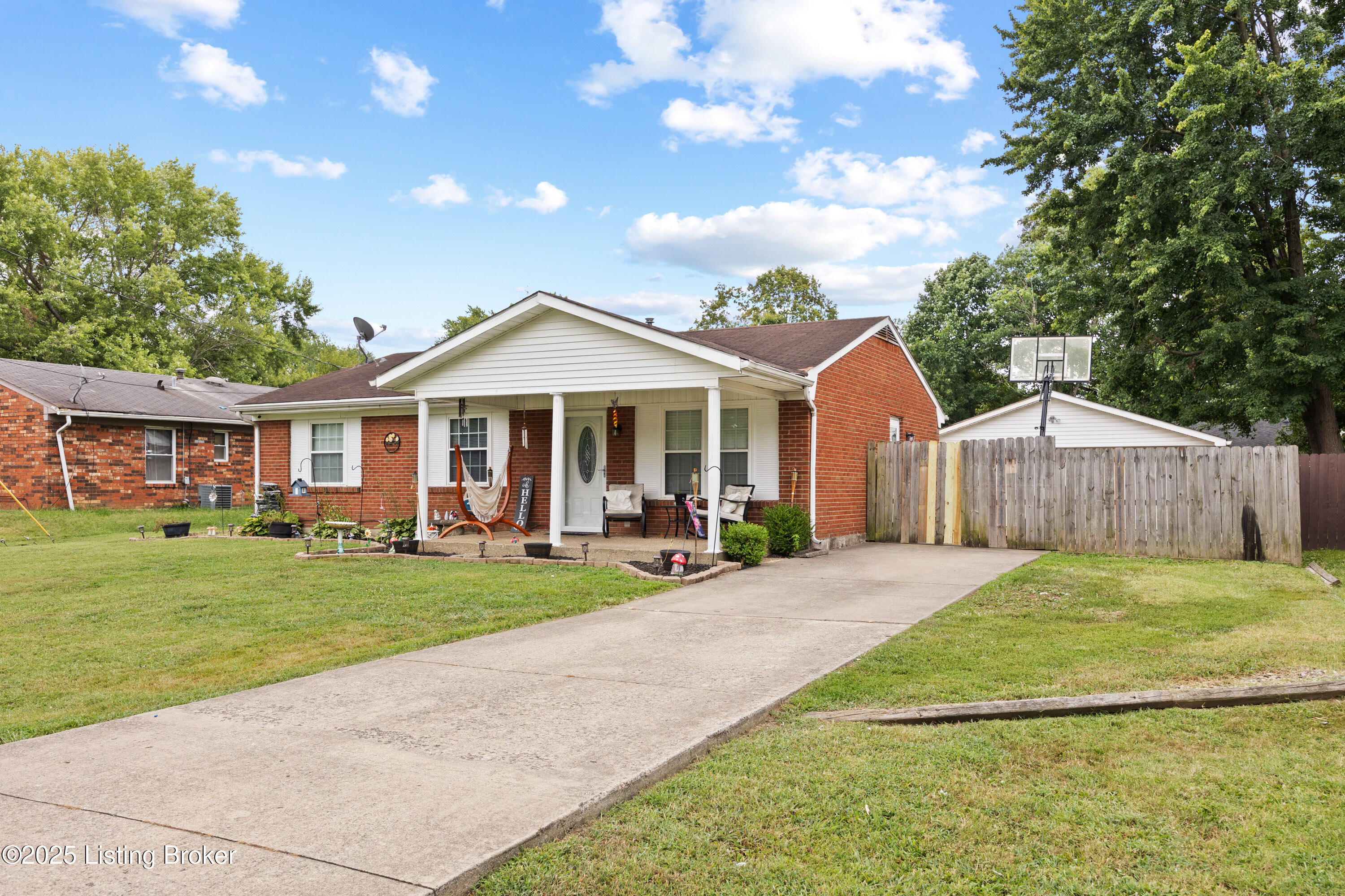 4702 Church Road Louisville, KY 40272 - Photo 3 of 27 003